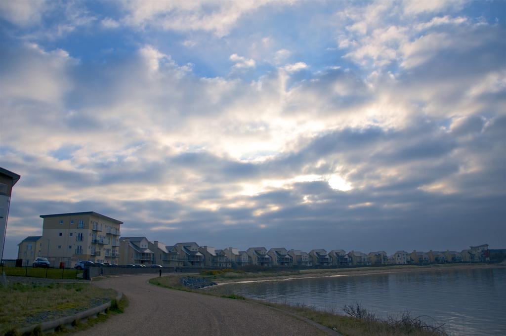 Traeth Bychan Apartment 拉内利 外观 照片